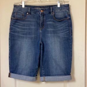 Chico’s so slimming girlfriend shorts, Chico’s size 2 (12) new without tags